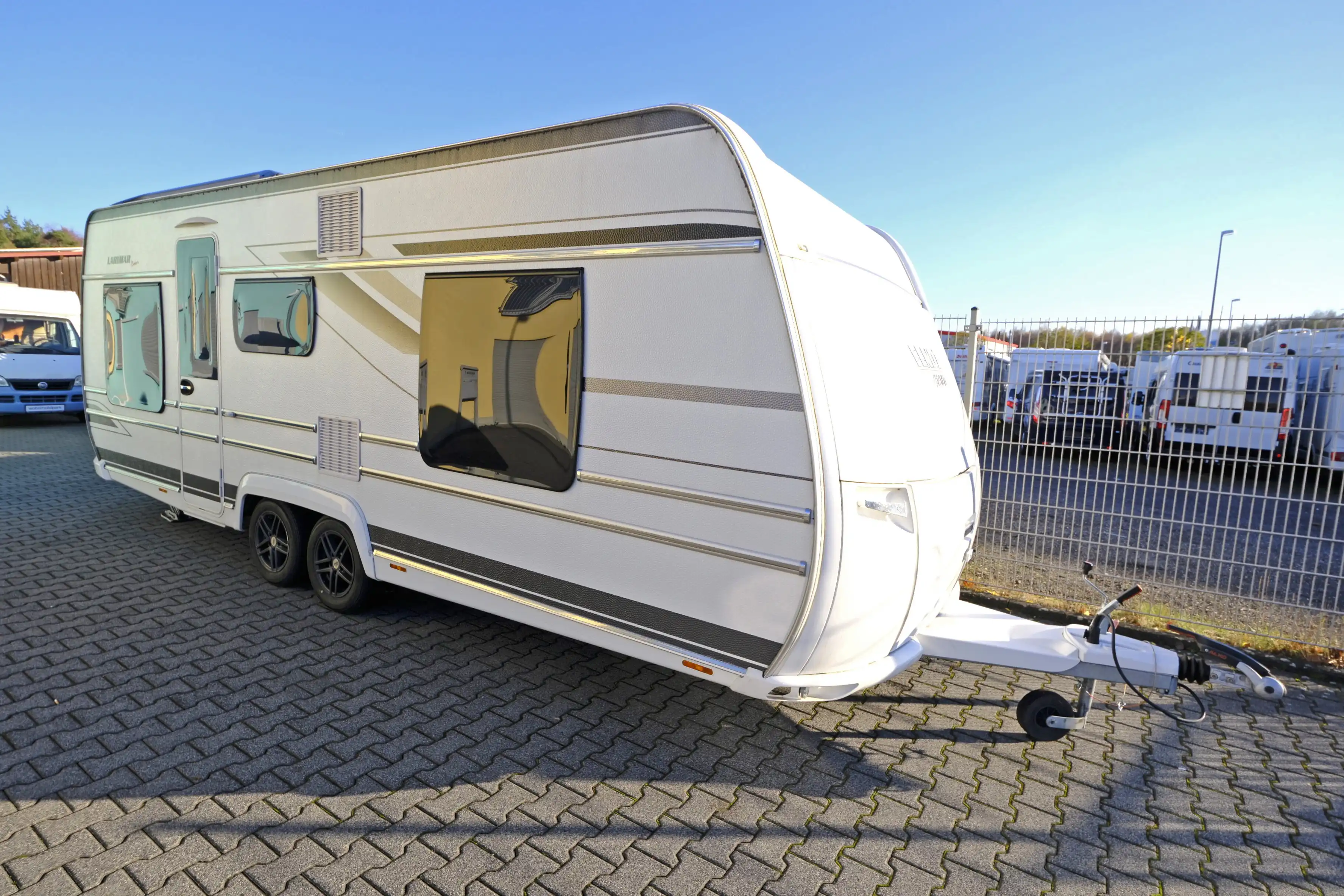 FENDT Larimar 590 Bolero/Festbett/Rundsitzgruppe/Klimaanlage/sep.Dusche/Tandemachser/Finanzierung möglich